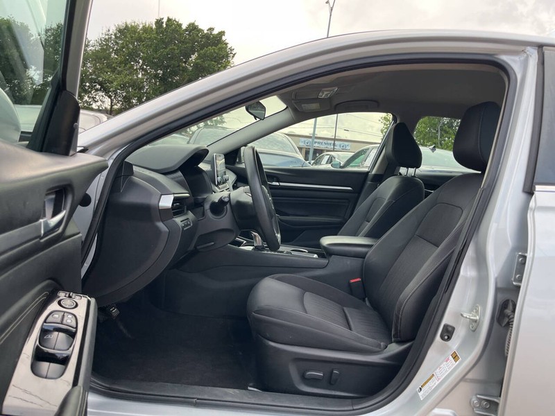 Nissan Altima Vehicle Image 07
