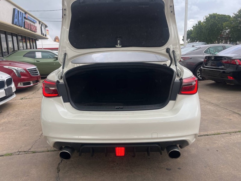 INFINITI Q50 Vehicle Image 09