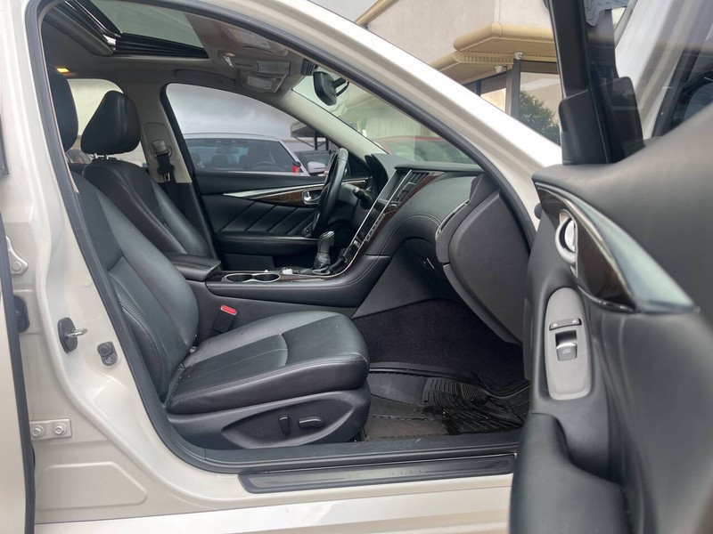 INFINITI Q50 Vehicle Image 11