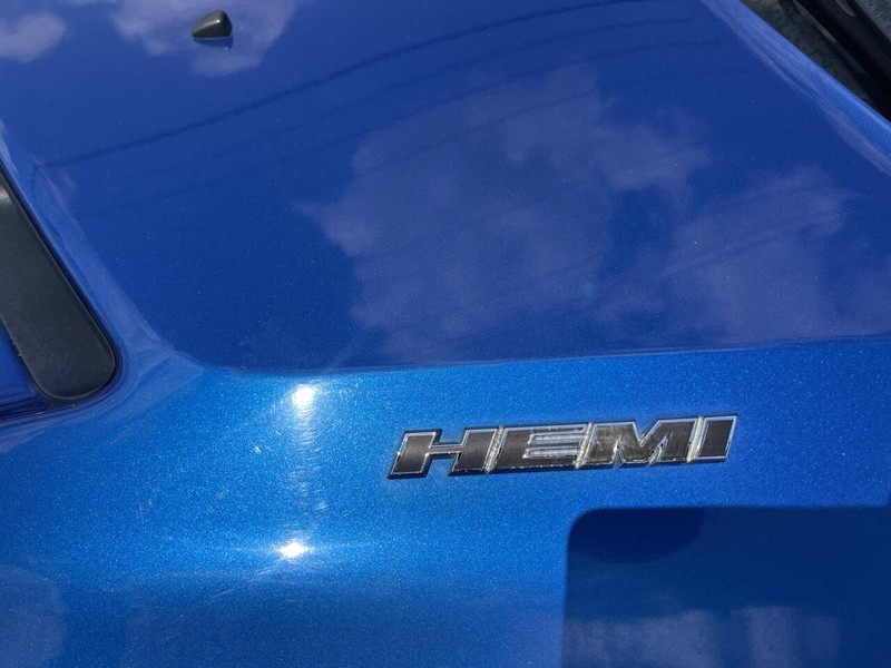 Dodge Challenger Vehicle Image 12