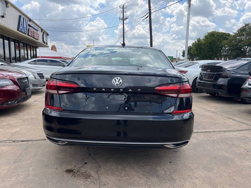 Volkswagen Passat Vehicle Image 04