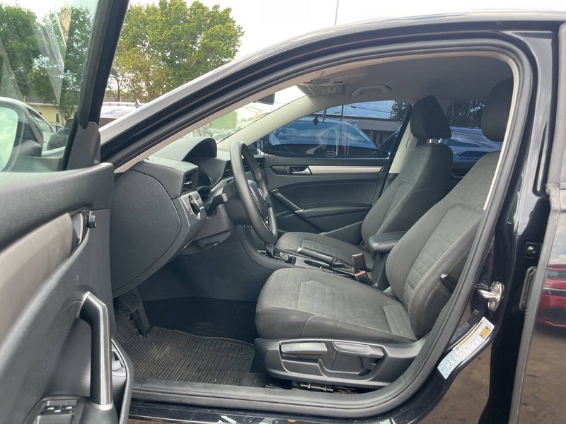Volkswagen Passat Vehicle Image 07