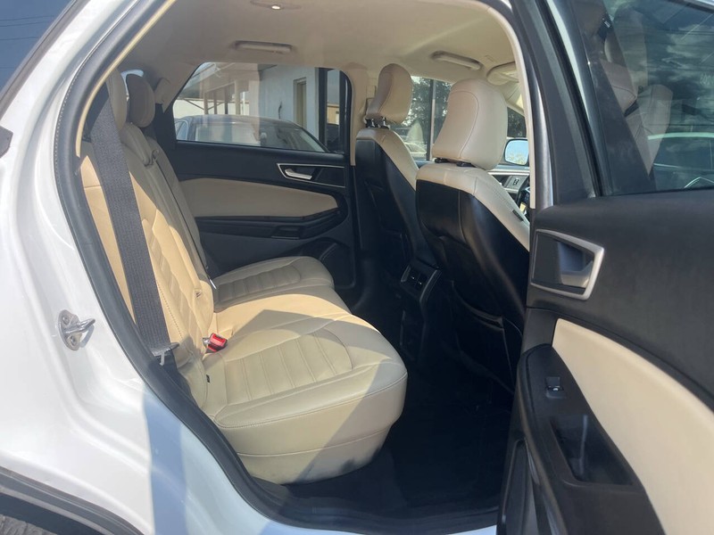 Ford Edge Vehicle Image 09