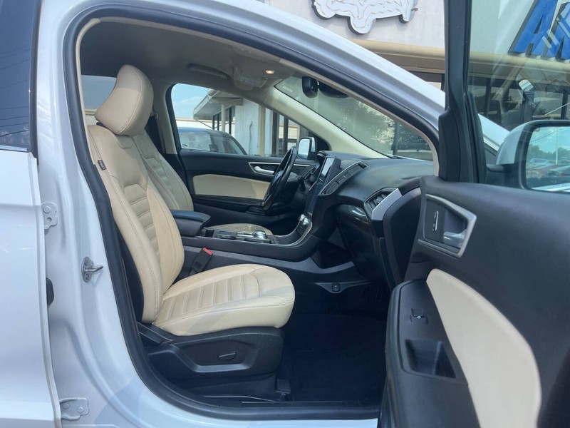 Ford Edge Vehicle Image 12