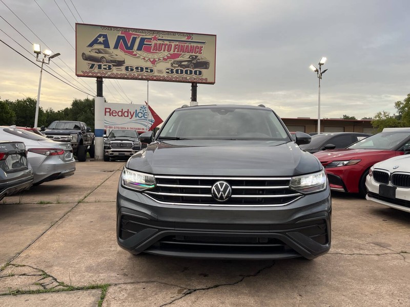 Volkswagen Tiguan Vehicle Image 02