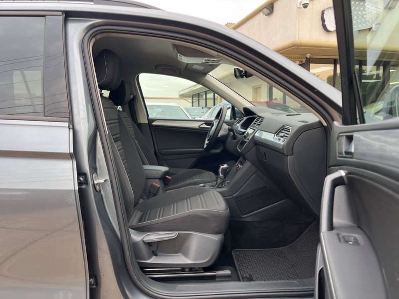 Volkswagen Tiguan Vehicle Image 11
