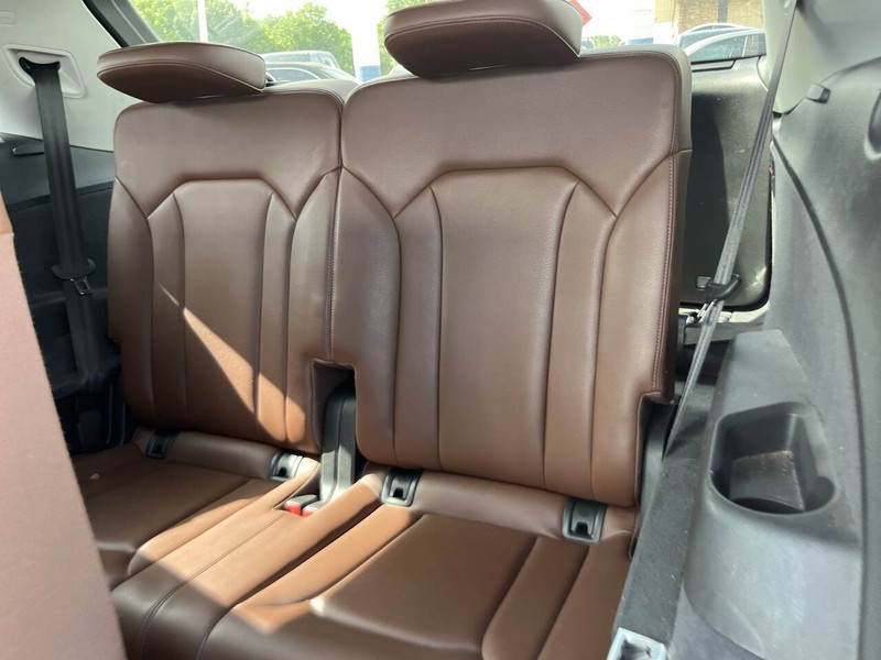Audi Q7 Vehicle Image 09