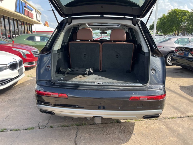 Audi Q7 Vehicle Image 10