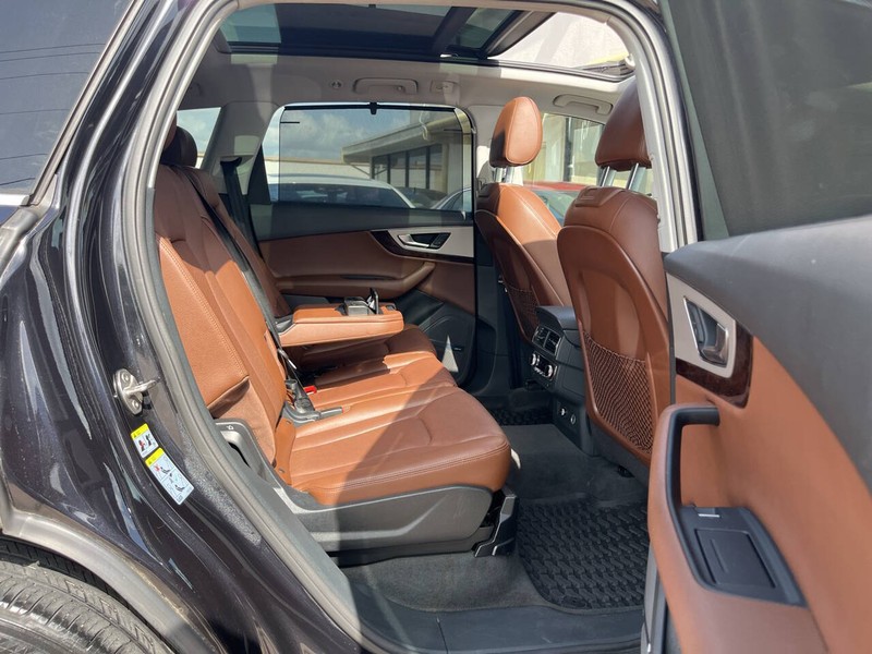 Audi Q7 Vehicle Image 12
