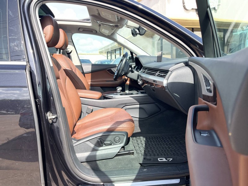 Audi Q7 Vehicle Image 14