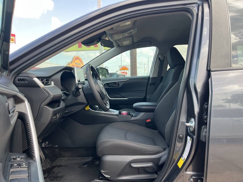 Toyota RAV4 Vehicle Image 07