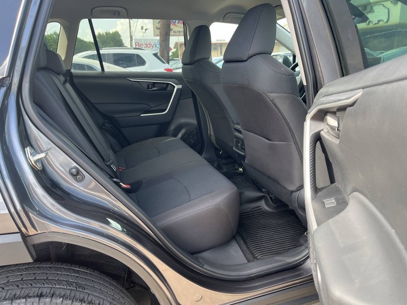 Toyota RAV4 Vehicle Image 10