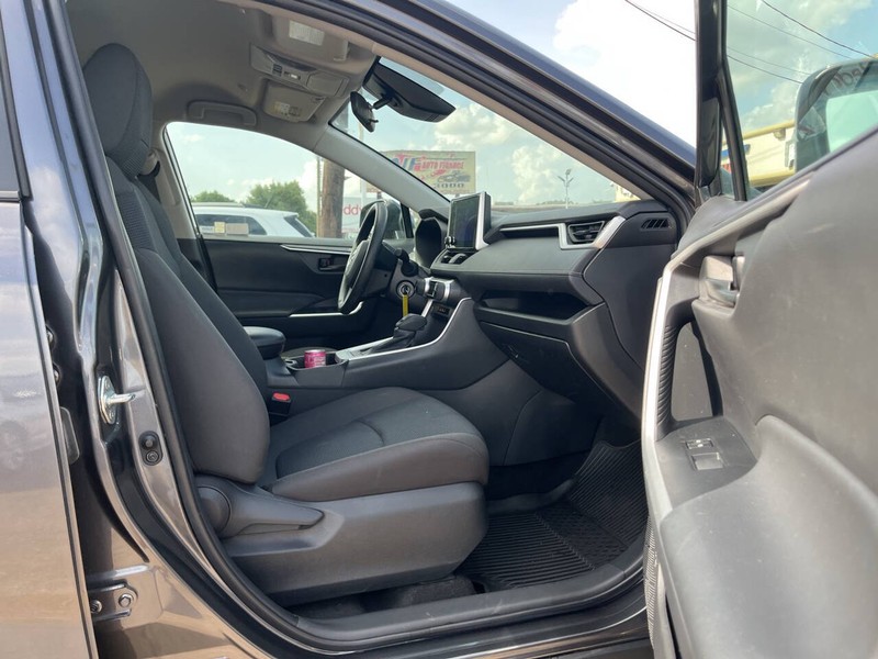 Toyota RAV4 Vehicle Image 11