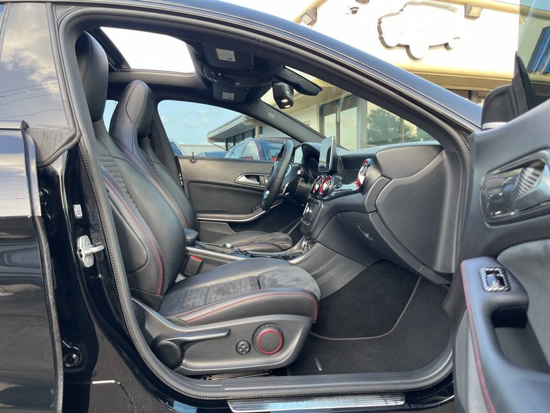 Mercedes-Benz CLA Vehicle Image 12