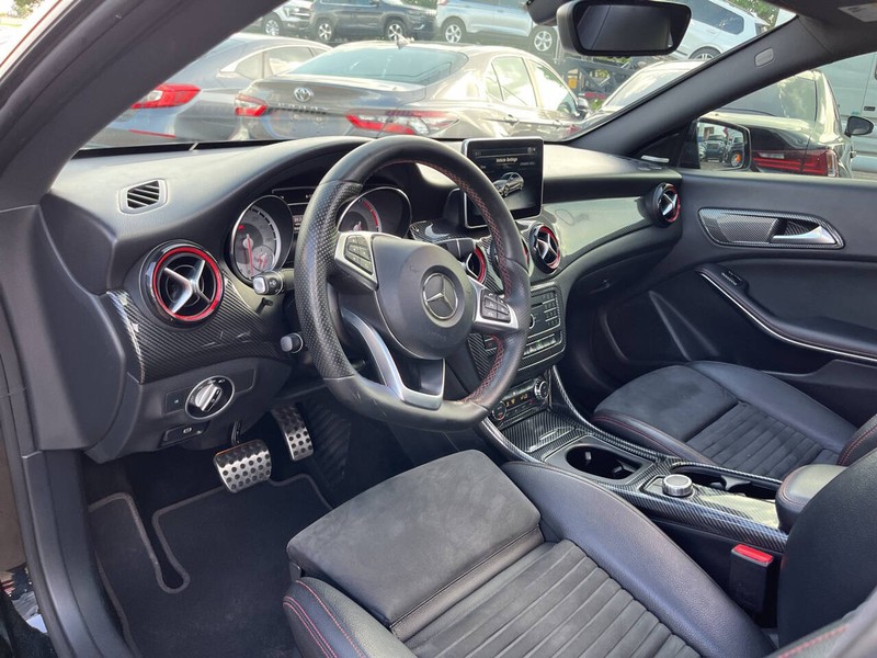 Mercedes-Benz CLA Vehicle Image 13