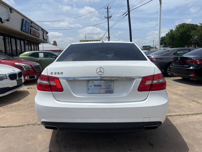 Mercedes-Benz E-Class Vehicle Image 03