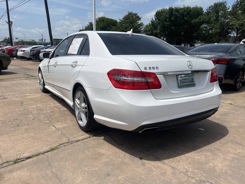 Mercedes-Benz E-Class Vehicle Image 04