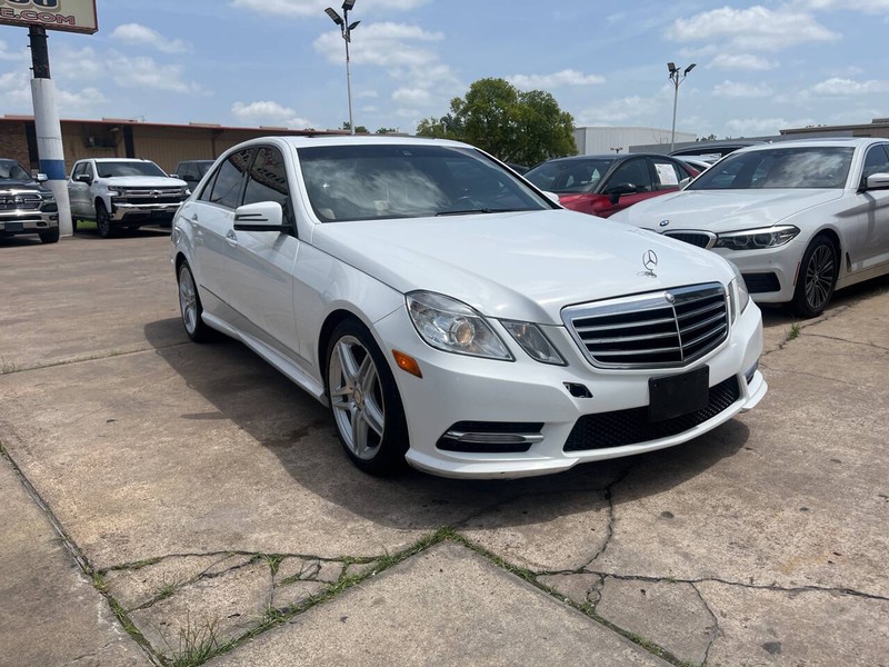 Mercedes-Benz E-Class Vehicle Image 06