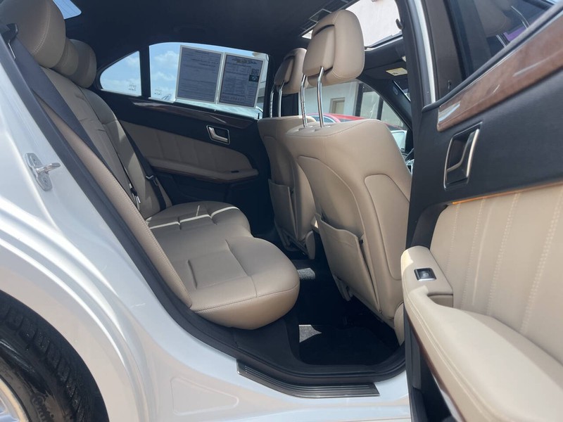 Mercedes-Benz E-Class Vehicle Image 10