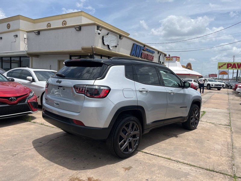 Jeep Compass Vehicle Image 05