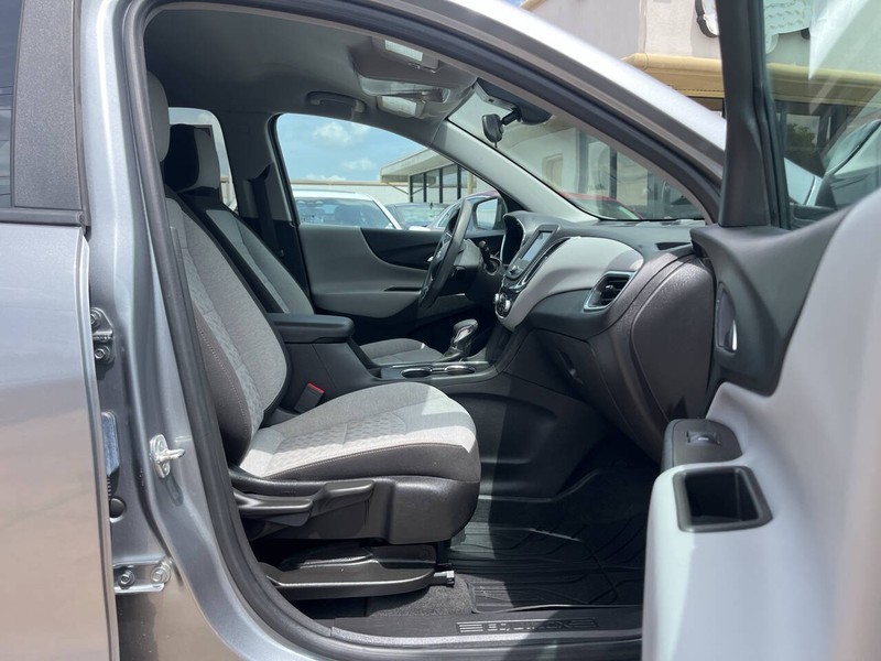 Chevrolet Equinox Vehicle Image 11