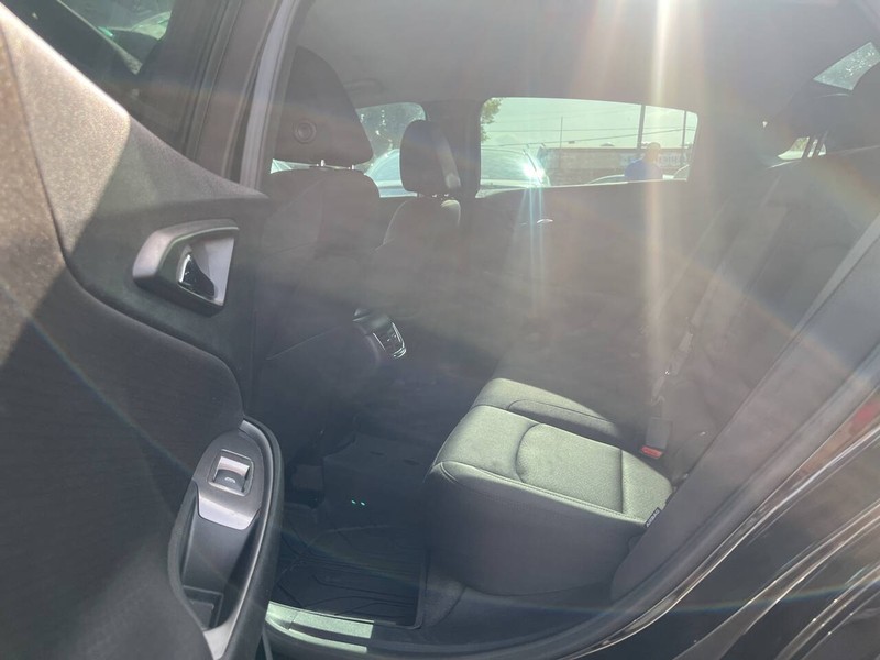 Chevrolet Malibu Vehicle Image 08