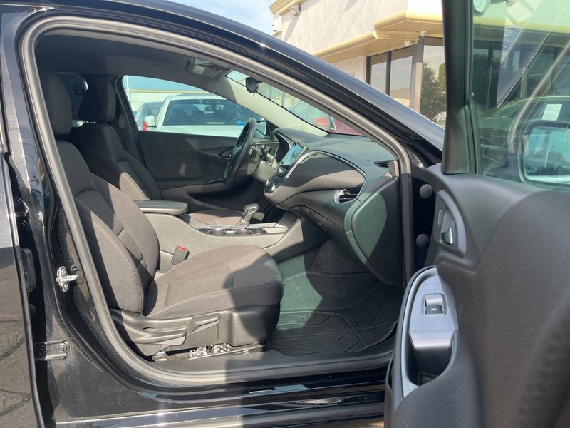 Chevrolet Malibu Vehicle Image 11