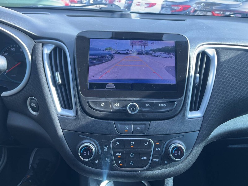 Chevrolet Malibu Vehicle Image 12