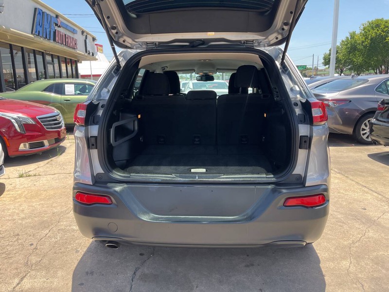 Jeep Cherokee Vehicle Image 09