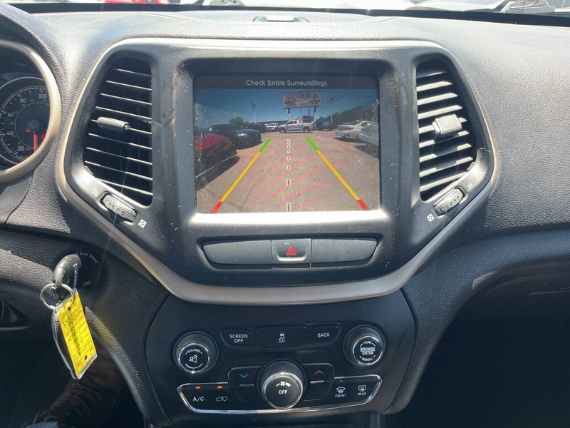 Jeep Cherokee Vehicle Image 12