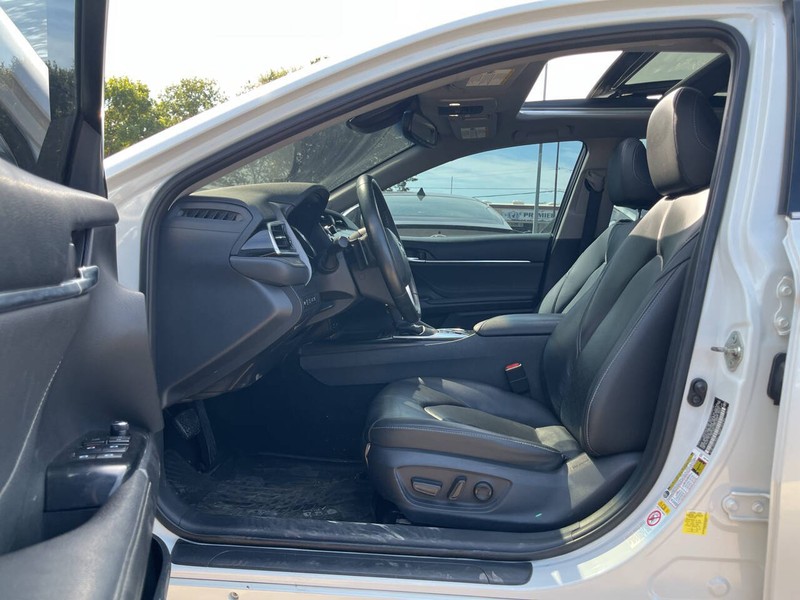Toyota Camry Vehicle Image 07