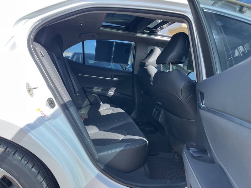 Toyota Camry Vehicle Image 11