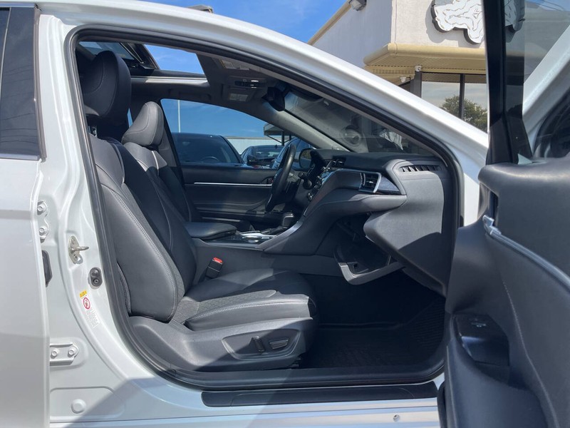 Toyota Camry Vehicle Image 12