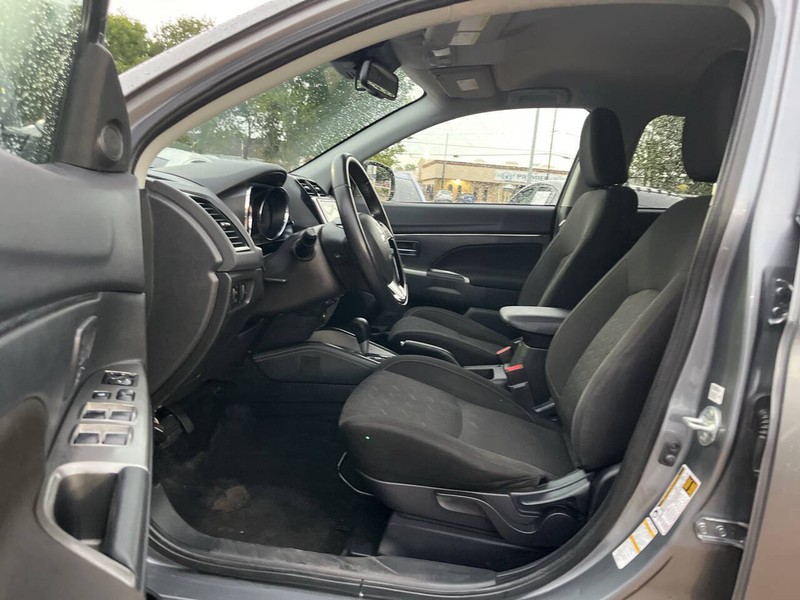 Mitsubishi Outlander Sport Vehicle Image 07