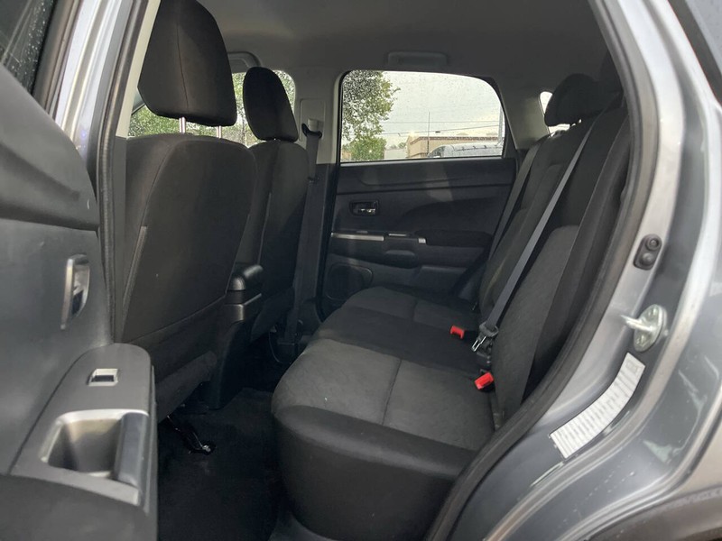 Mitsubishi Outlander Sport Vehicle Image 08