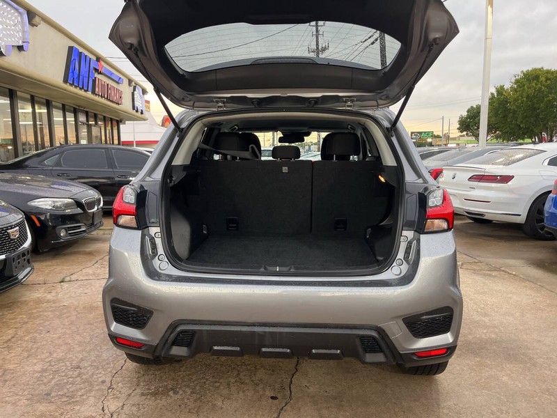 Mitsubishi Outlander Sport Vehicle Image 09