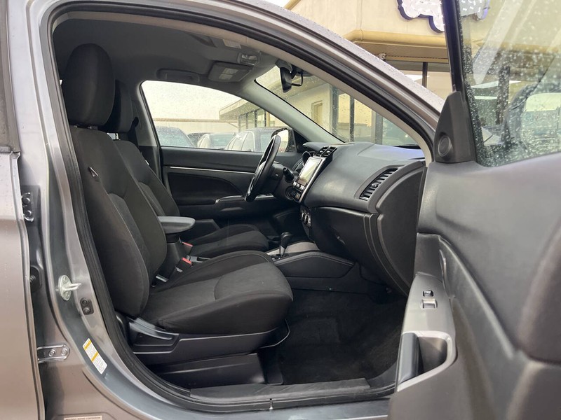 Mitsubishi Outlander Sport Vehicle Image 11