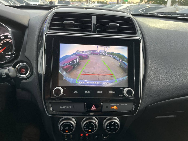 Mitsubishi Outlander Sport Vehicle Image 12
