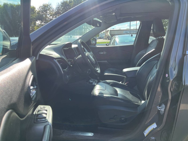 Jeep Cherokee Vehicle Image 07