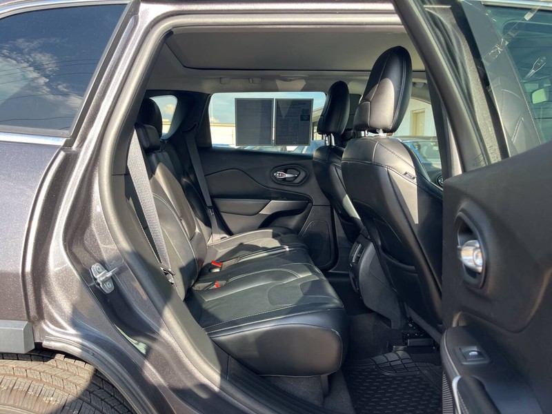 Jeep Cherokee Vehicle Image 10