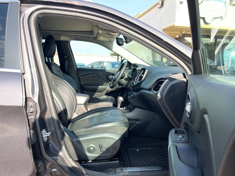Jeep Cherokee Vehicle Image 11