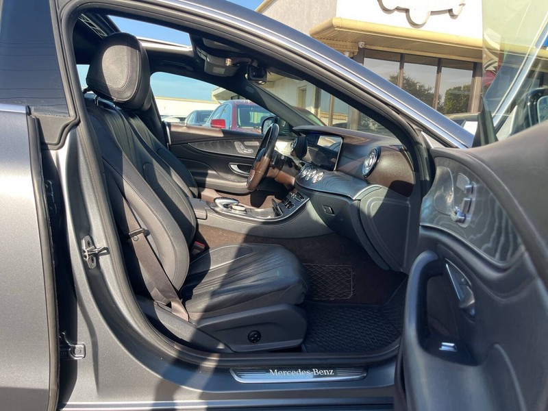 Mercedes-Benz CLS Vehicle Image 12