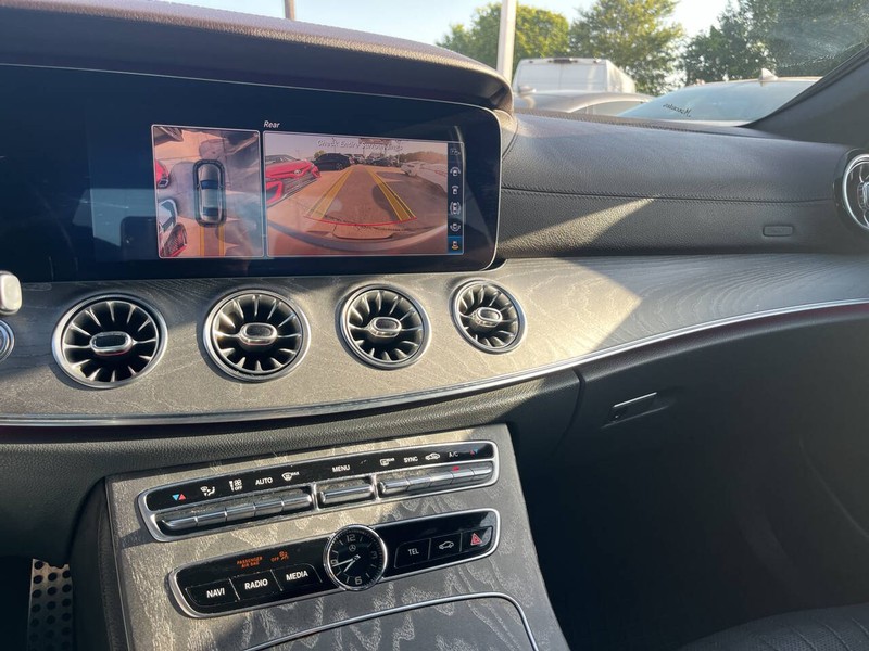 Mercedes-Benz CLS Vehicle Image 13