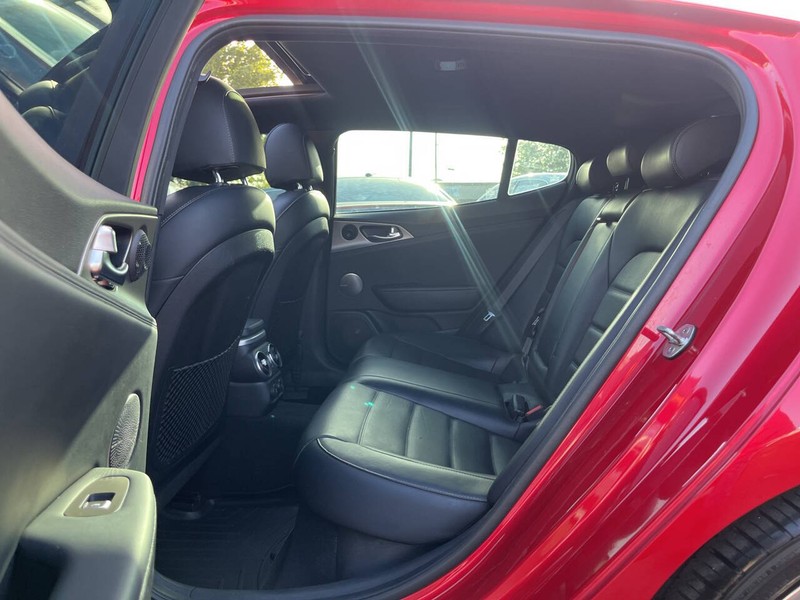 Kia Stinger Vehicle Image 08