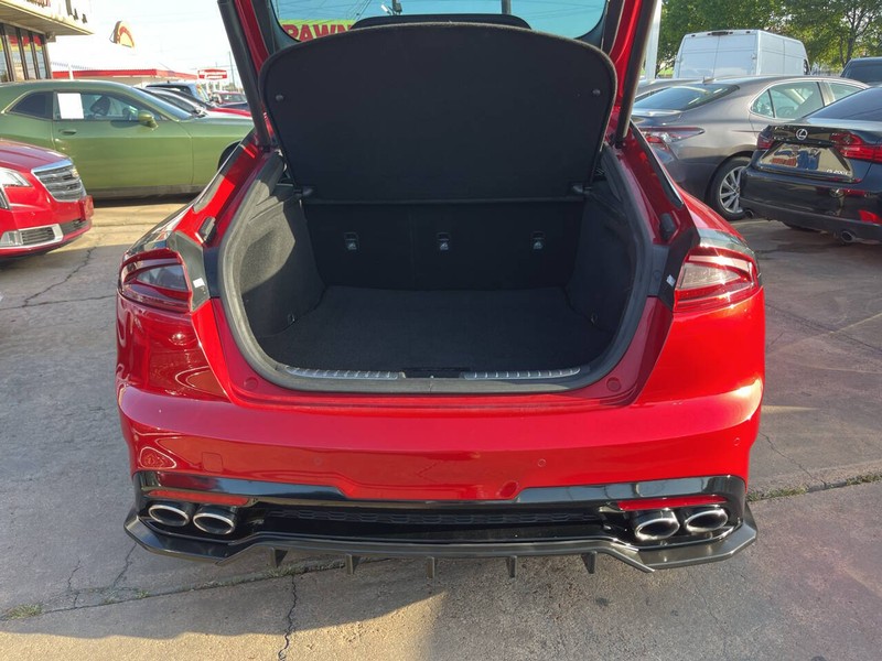 Kia Stinger Vehicle Image 09
