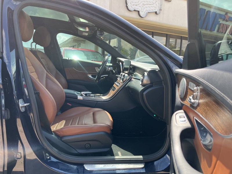 Mercedes-Benz C-Class Vehicle Image 12