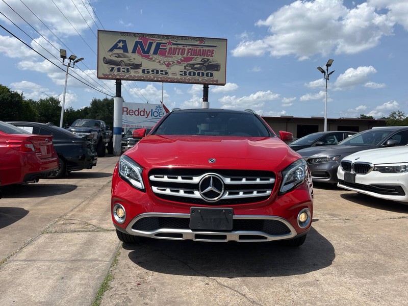 Mercedes-Benz GLA Vehicle Image 02