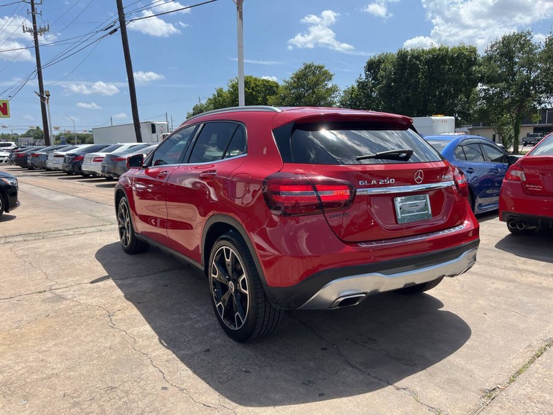 Mercedes-Benz GLA Vehicle Image 03