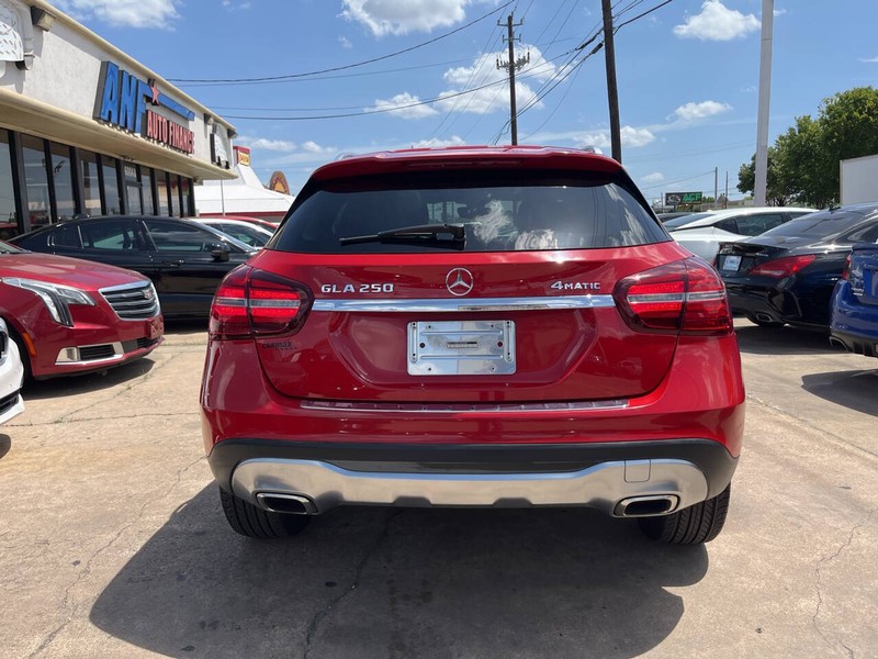 Mercedes-Benz GLA Vehicle Image 04