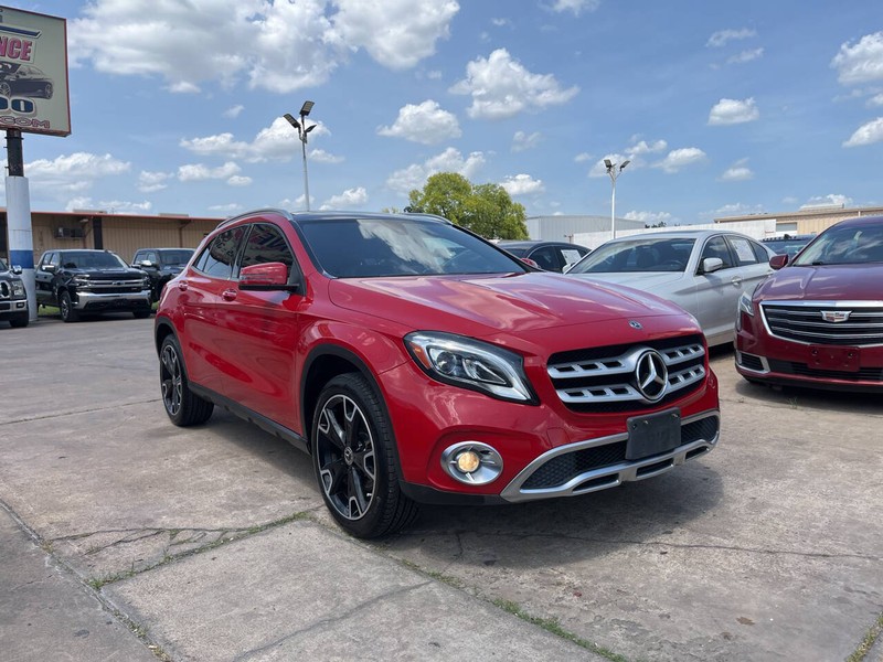 Mercedes-Benz GLA Vehicle Image 06